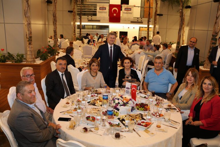İftar yemeğinden kalan güzel kareler…