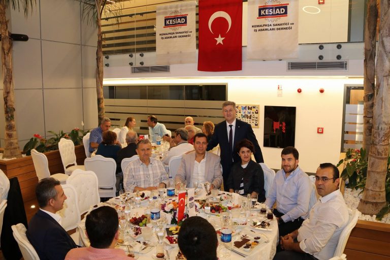 İftar yemeğinden kalan güzel kareler…