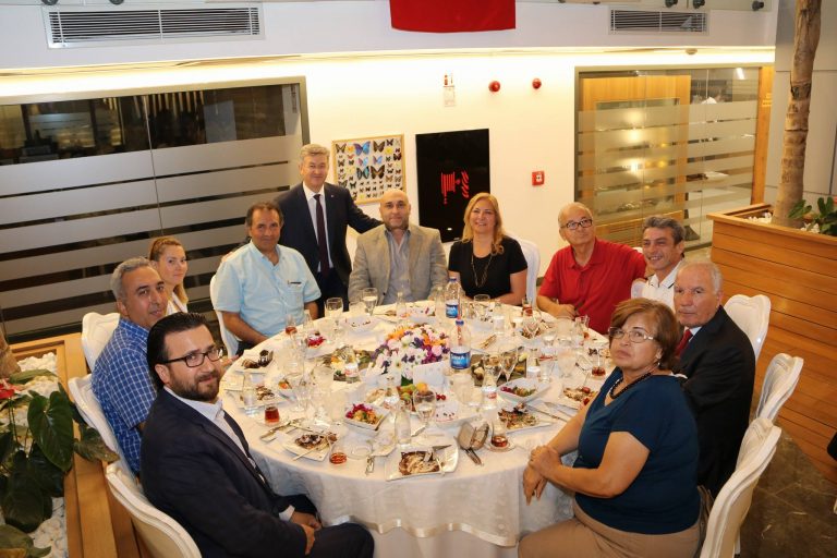 İftar yemeğinden kalan güzel kareler…
