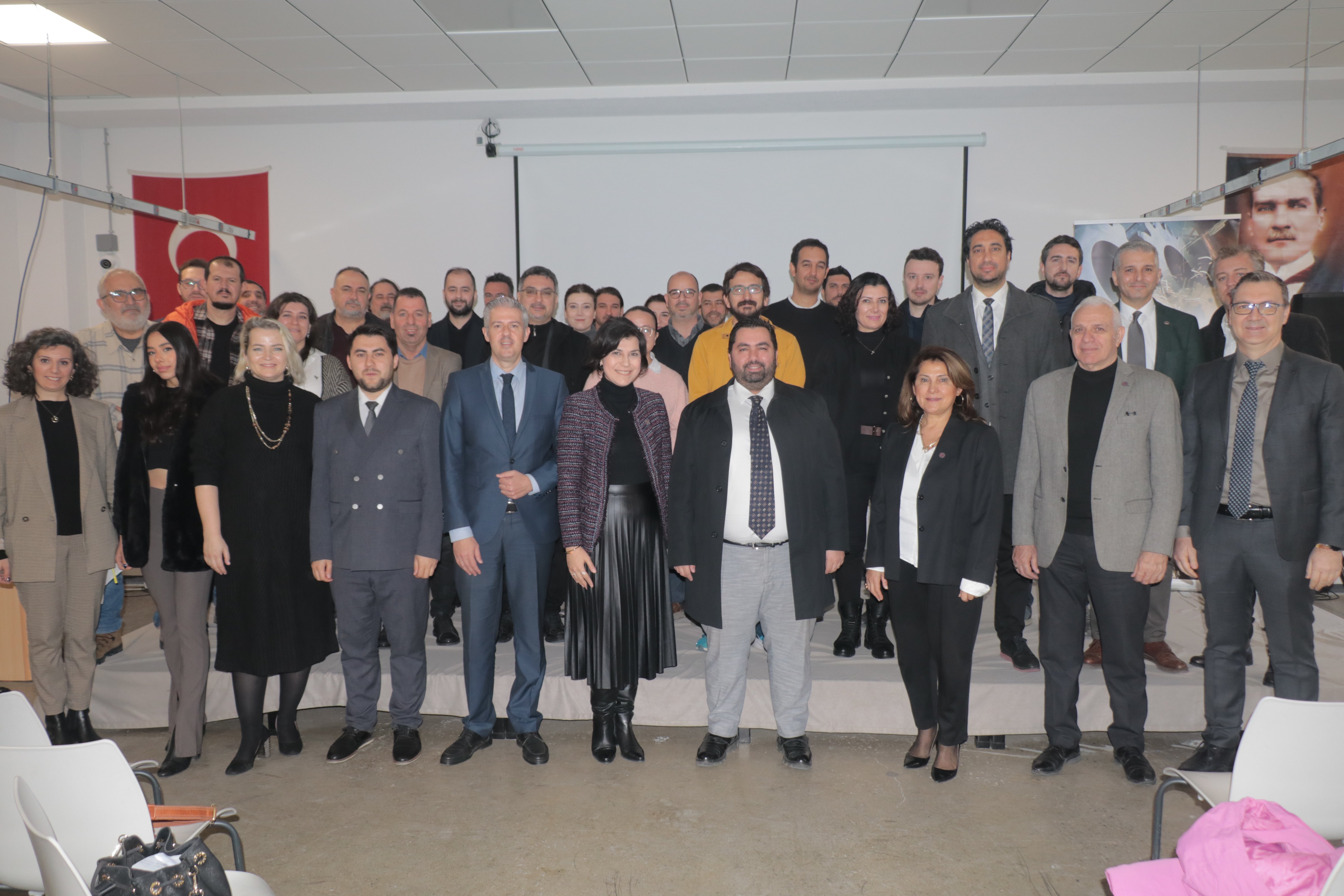 KOSGEB İzmir İl Müdürü Dr. Levent Arslan ile “Yeşil Sanayi Dönüşüm Programı” Semineri gerçekleştirildi.